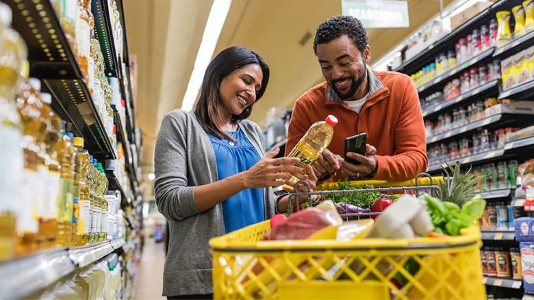 Cargill_CoupleShop_780.jpg