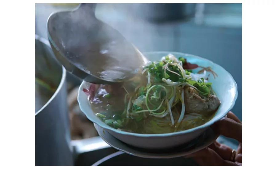Bun-Bo-Hue-ladle_Danhi.jpg