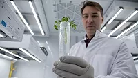 Elo_Scientist_780.jpg