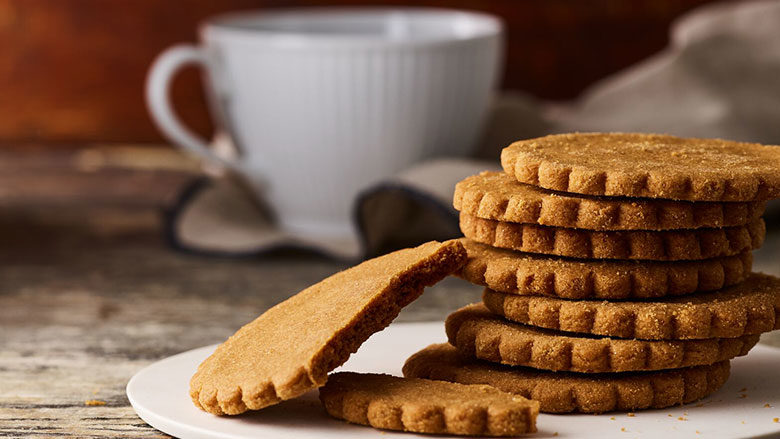 Ginger Snaps with Cup