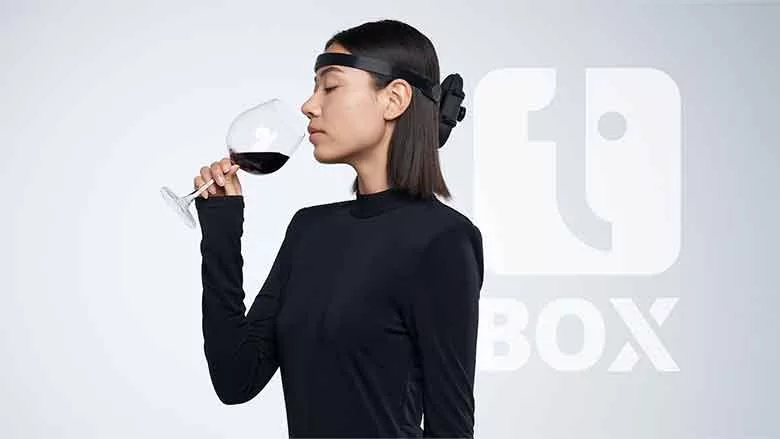 Kalsec TBox Women Sips Wine