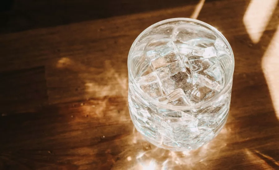 Sparkling beverage in clear glass