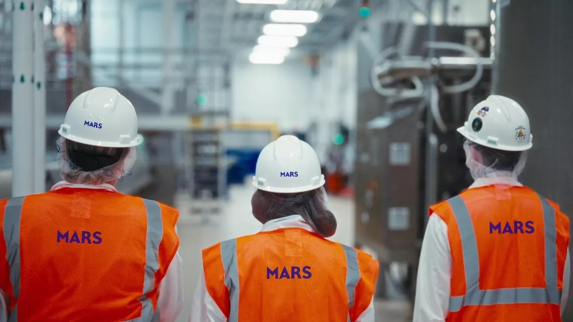 Mars_Plant_Workers_780