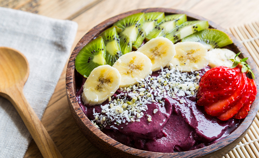 Plate with kiwi, banana, strawberry