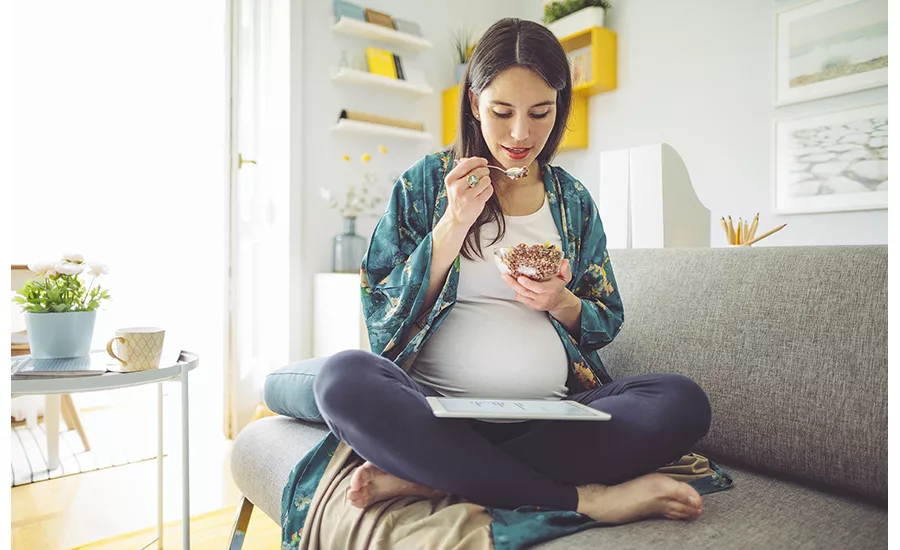 Pregnant women eating healthy food