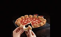 PizzaHut_GarlicKnot_900.jpg