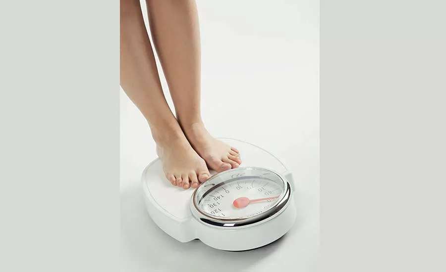 FeetOnScale_900