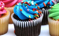 Stratas_Cupcake_900