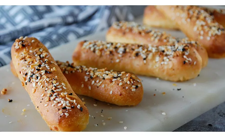 GreenGiant_EverythingBagelBreadstick_900.jpg