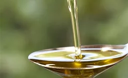 Terviva_PouringOil_900